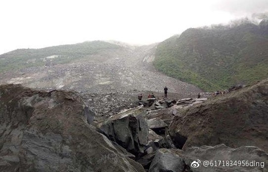 山体垮塌