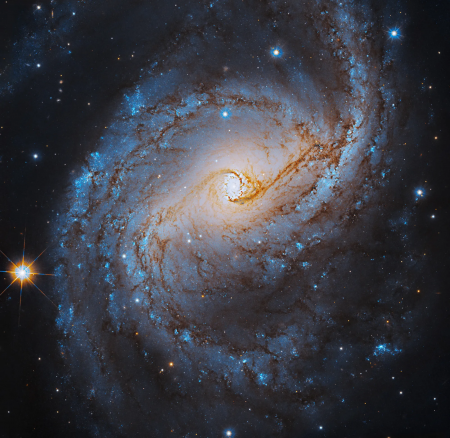 深邃的宇宙：NGC 6951的哈勃快照