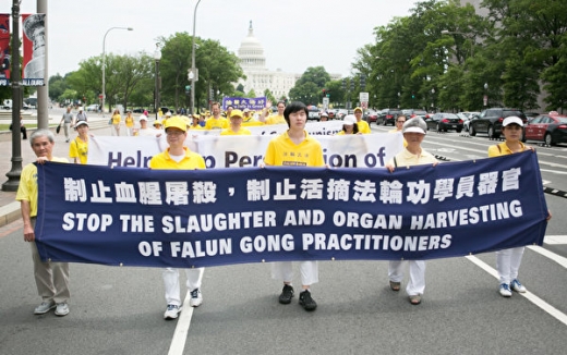 法輪功華盛頓大遊行 橫幅信息量超大（組圖）